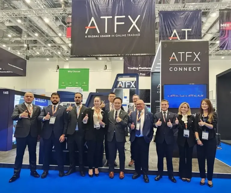 iFX-Expo-ATFX-Group-Photo